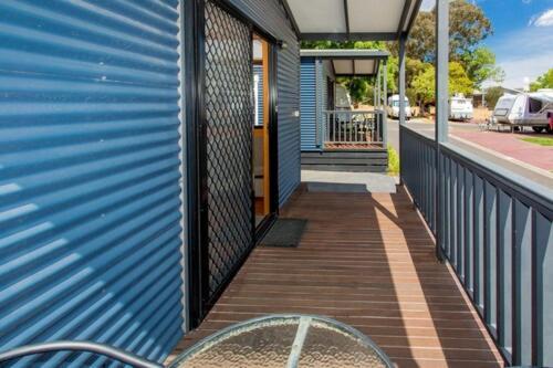 Big4 Melbourne Holiday Park Экстерьер фото