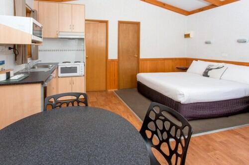 Big4 Melbourne Holiday Park Экстерьер фото